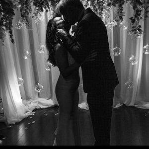 1st Wedding dress. Size 6. Fitted. Sexy. Length 7